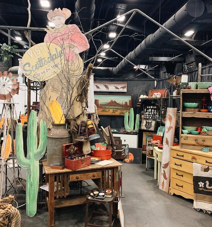 Junk in the Trunk Vintage Market •